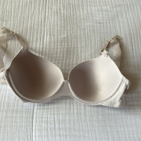 Incredible by VS racerback bra 32DD - Picture 2 of 4